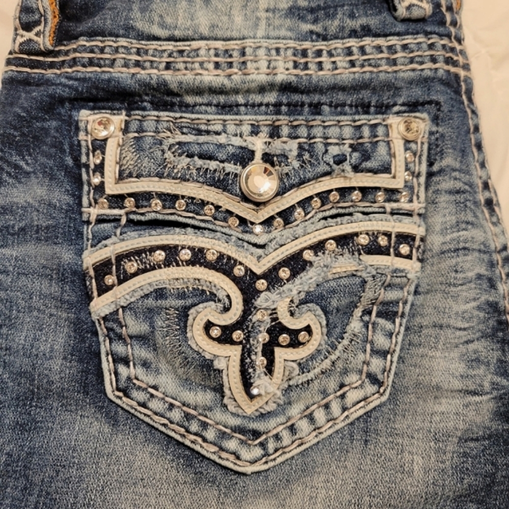 ROCK REVIVAL Arona Easy Crop Swarovski Embellished Pocket Distressed Jeans NWOT - Picture 5 of 15